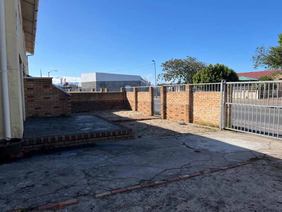  Bedroom Property for Sale in Cravenby Western Cape